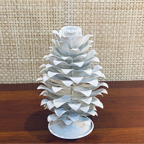 ๐๐HP๐VTG White Painted Metal Large 3D Pinecone Candle Holder - Picture 2 of 6